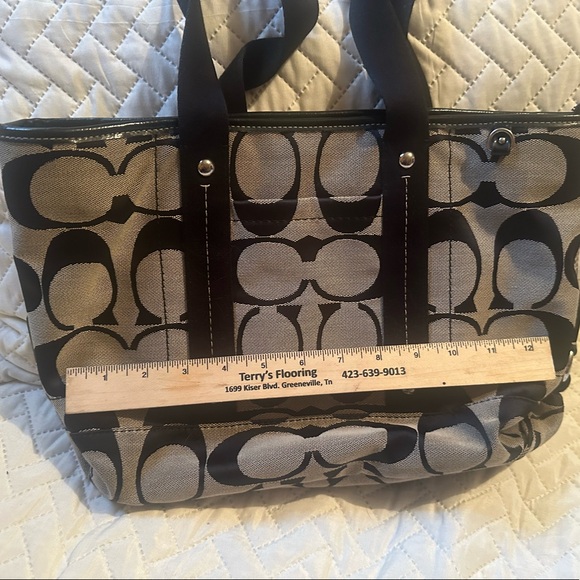 Coach purse. Like new - Picture 6 of 6